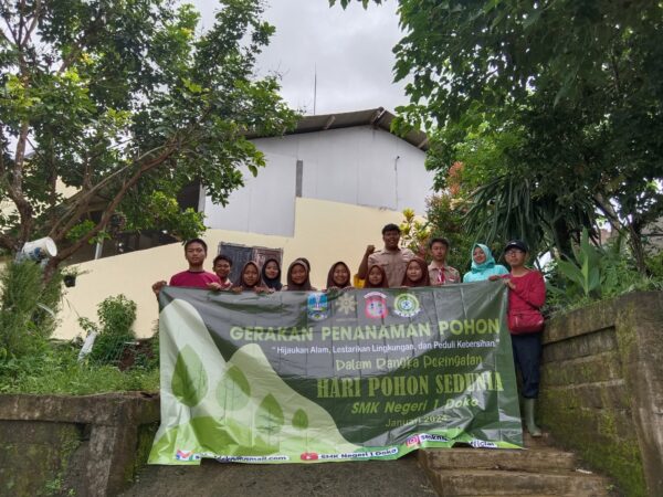 Agroforestri dan Gerakan Penanaman Pohon di Lereng Kampus 2 SMKN 1 Doko